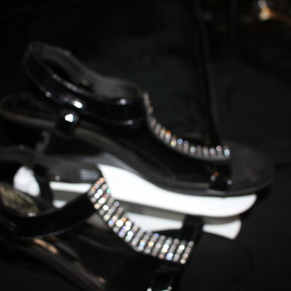 sandal - Picture 2 of 2